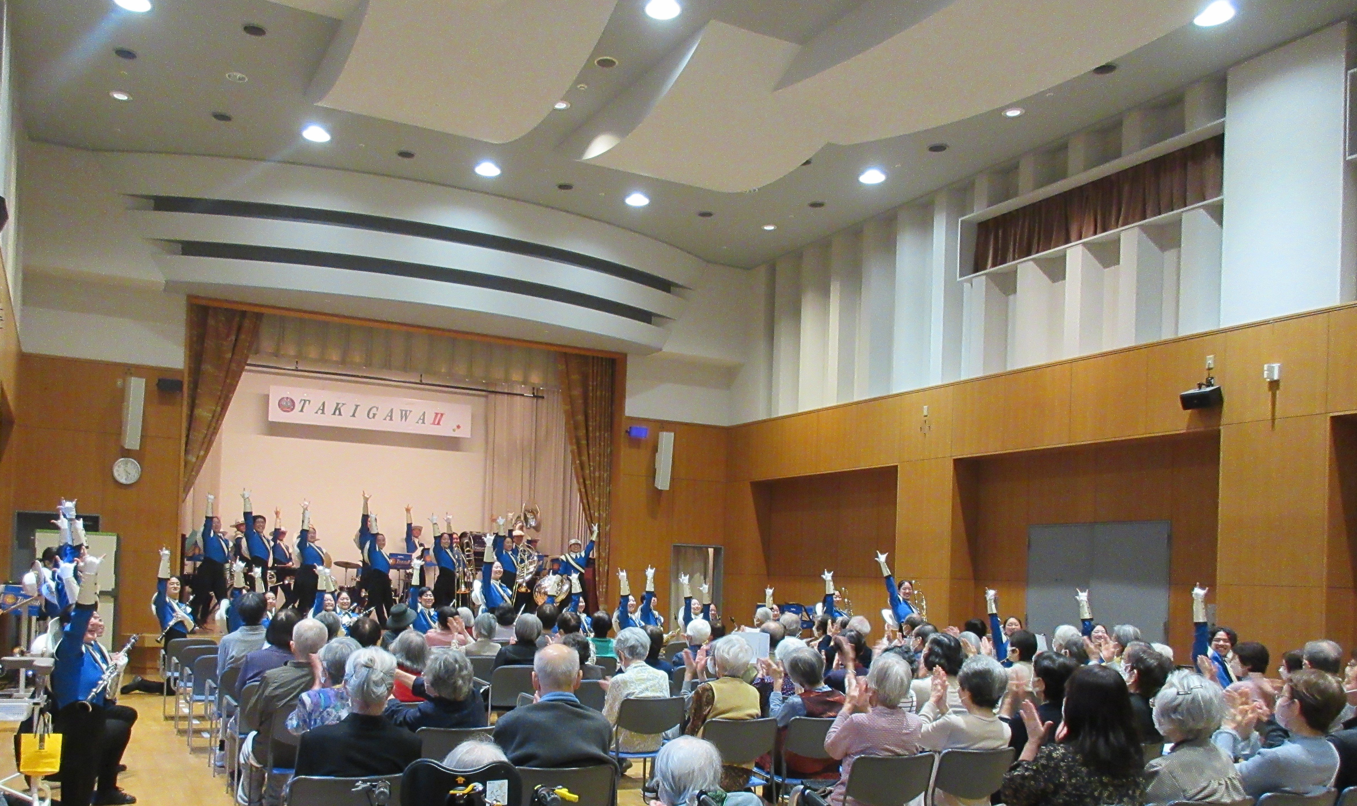 滝川第二コンサート③編集済.jpg